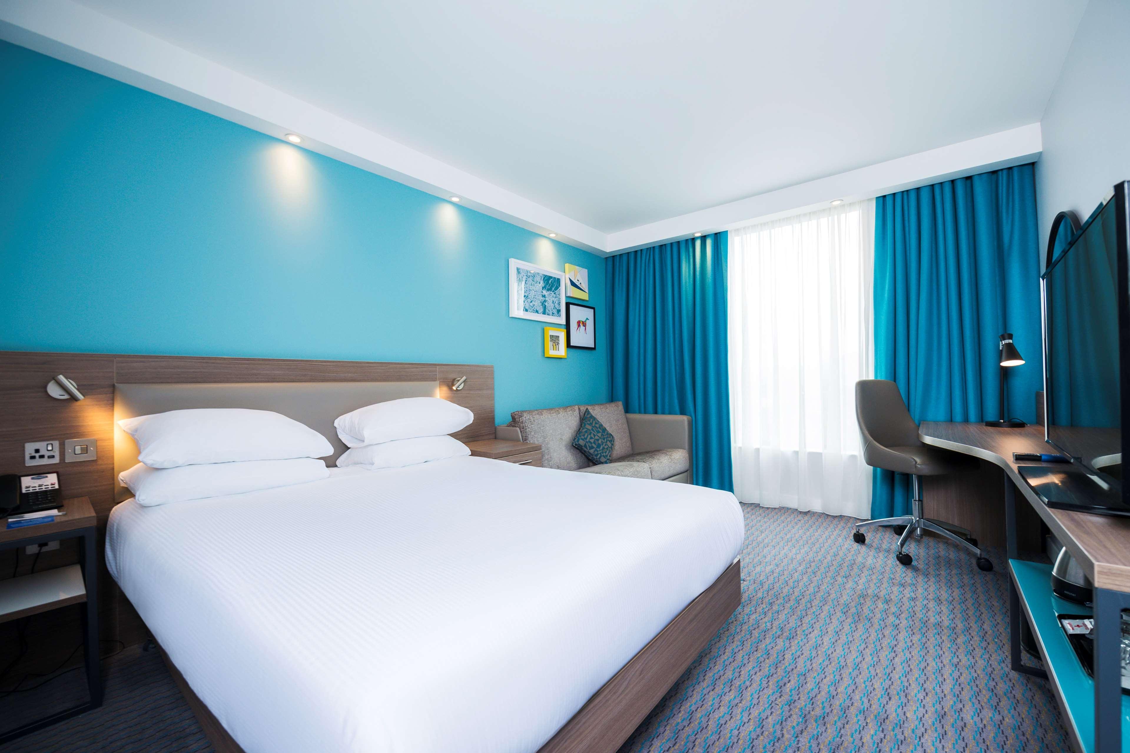 Отель Hampton By Hilton Belfast City Centre Экстерьер фото